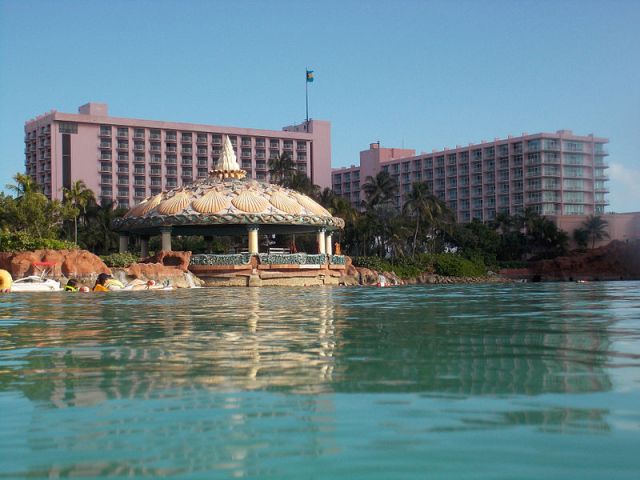 Coral_Towers_Atlantis_Paradise_Island_photo_D_Ramey_Logan